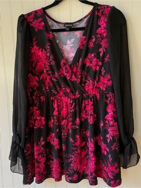 Torrid Size 2 Black Pink Floral Babydoll Top Faux Wrap Sheer Sleeves